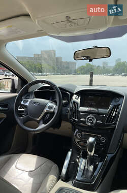 Хэтчбек Ford Focus 2012 в 