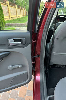 Седан Ford Focus 2005 в 