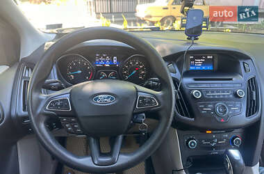 Хэтчбек Ford Focus 2015 в 
