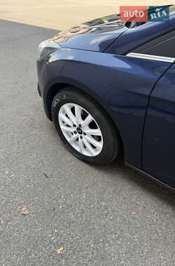 Седан Ford Focus 2012 в 