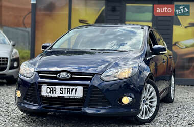 Хэтчбек Ford Focus 2011 в 