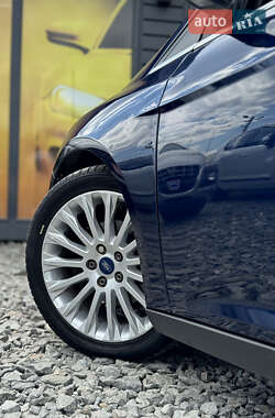 Хэтчбек Ford Focus 2011 в 