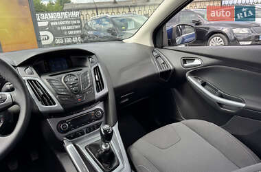 Хэтчбек Ford Focus 2011 в 