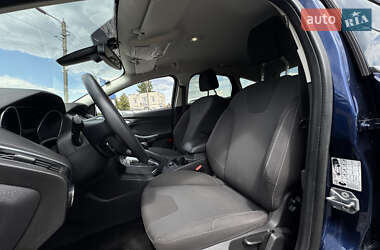 Хэтчбек Ford Focus 2011 в 
