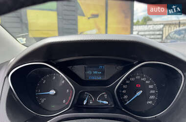 Хэтчбек Ford Focus 2011 в 