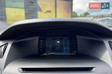 Хэтчбек Ford Focus 2011 в 