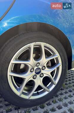 Седан Ford Focus 2015 в 