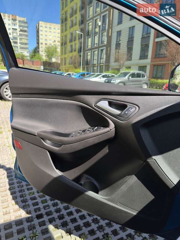Седан Ford Focus 2015 в Львові