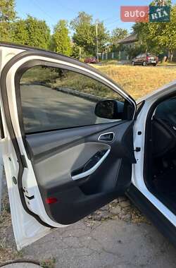 Хэтчбек Ford Focus 2013 в 