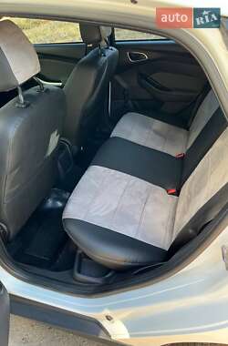 Хэтчбек Ford Focus 2013 в 