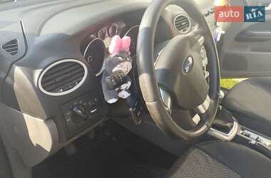Хэтчбек Ford Focus 2010 в 