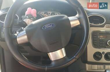 Хэтчбек Ford Focus 2010 в 