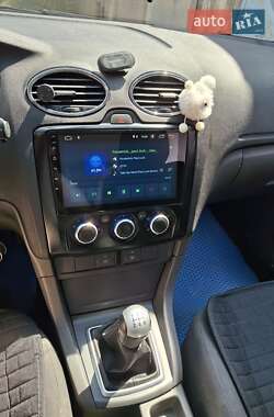 Хэтчбек Ford Focus 2004 в 