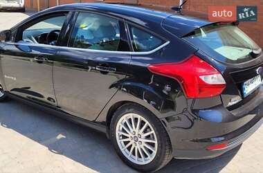Хэтчбек Ford Focus 2013 в 