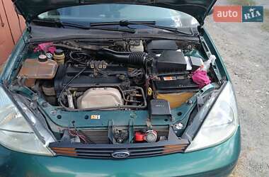 Седан Ford Focus 2000 в 