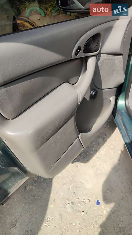 Седан Ford Focus 2000 в Горішніх Плавнях