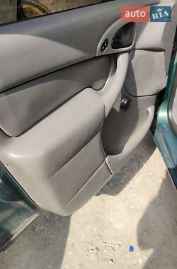 Седан Ford Focus 2000 в 