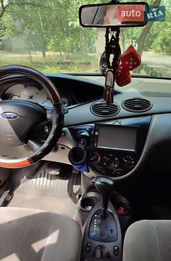 Седан Ford Focus 2000 в 