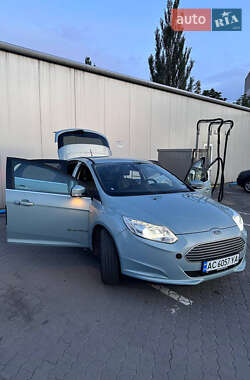 Хэтчбек Ford Focus 2013 в 