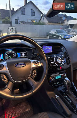 Хэтчбек Ford Focus 2013 в 