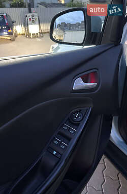 Хэтчбек Ford Focus 2013 в 