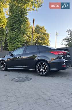 Седан Ford Focus 2015 в 