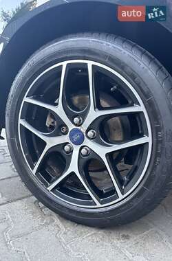 Седан Ford Focus 2015 в 
