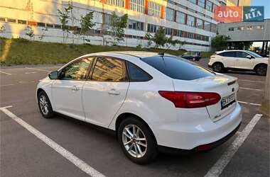 Седан Ford Focus 2015 в 