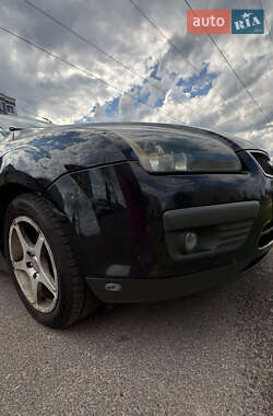 Хэтчбек Ford Focus 2005 в 