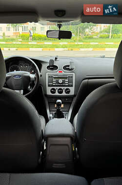Хэтчбек Ford Focus 2005 в 