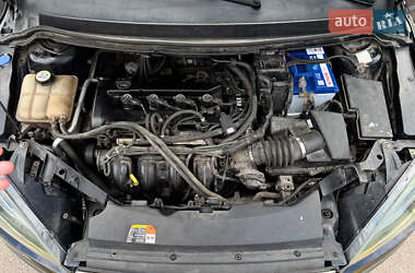 Хэтчбек Ford Focus 2005 в 