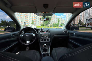 Хэтчбек Ford Focus 2005 в 