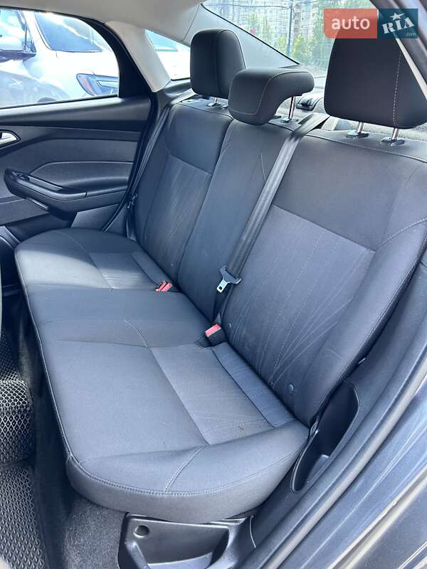 Седан Ford Focus 2015 в Сумах