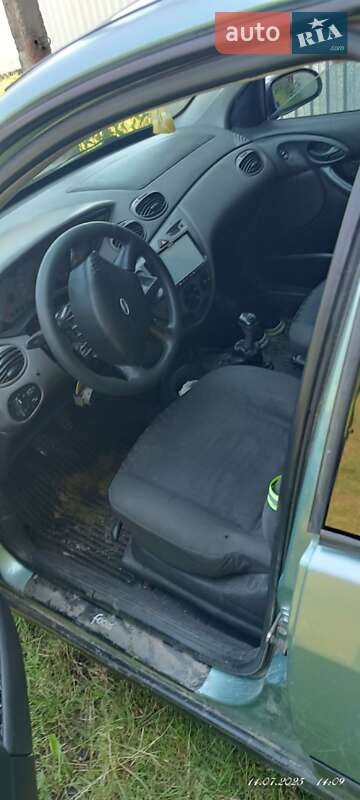 Хэтчбек Ford Focus 1999 в Дубно