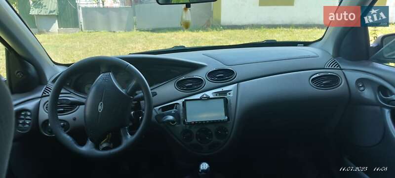 Хэтчбек Ford Focus 1999 в Дубно