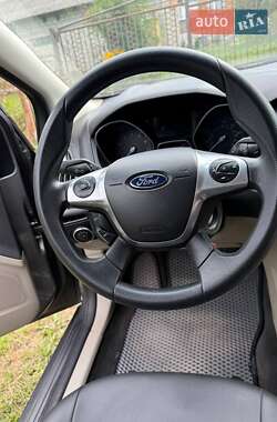 Седан Ford Focus 2013 в 