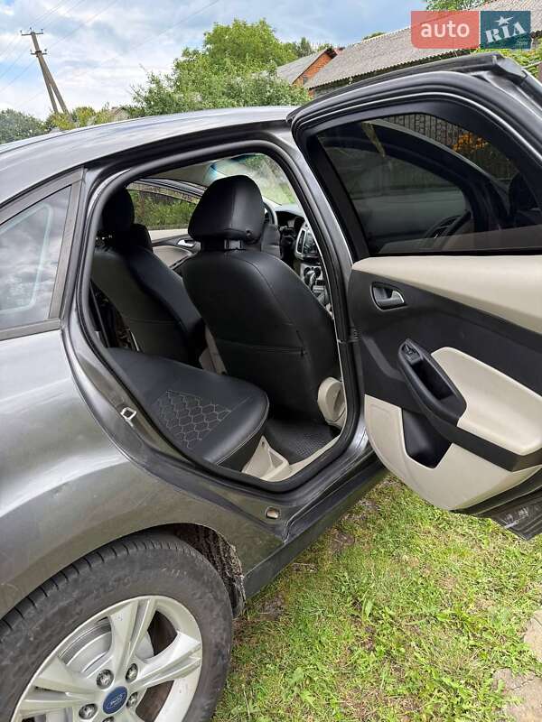 Седан Ford Focus 2013 в Мервичах