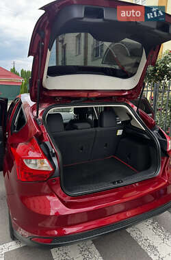 Хэтчбек Ford Focus 2013 в 