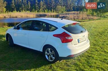 Хэтчбек Ford Focus 2011 в 