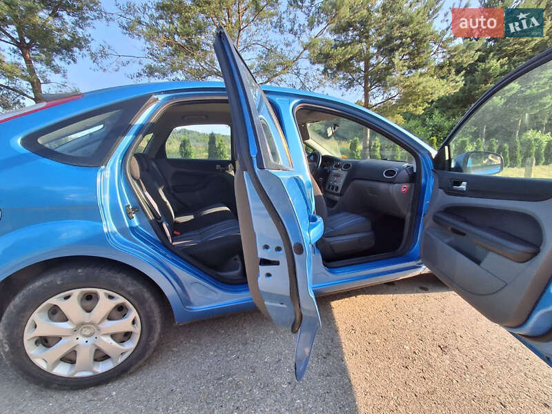 Хэтчбек Ford Focus 2007 в Хырове