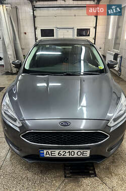 Седан Ford Focus 2015 в Дніпрі