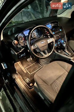 Седан Ford Focus 2015 в 
