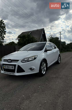 Хэтчбек Ford Focus 2012 в 