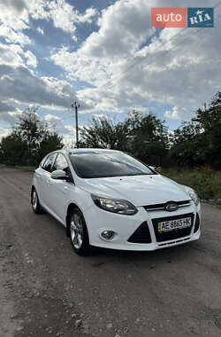 Хэтчбек Ford Focus 2012 в 