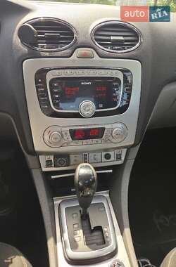 Седан Ford Focus 2010 в 