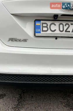 Хэтчбек Ford Focus 2014 в 