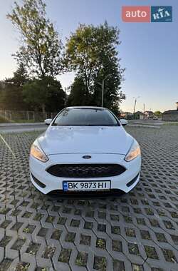 Седан Ford Focus 2016 в 