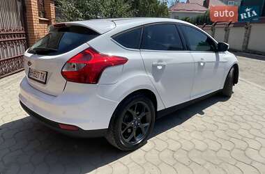 Хэтчбек Ford Focus 2012 в 