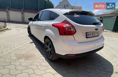 Хэтчбек Ford Focus 2012 в 