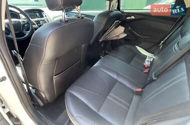 Хэтчбек Ford Focus 2012 в 